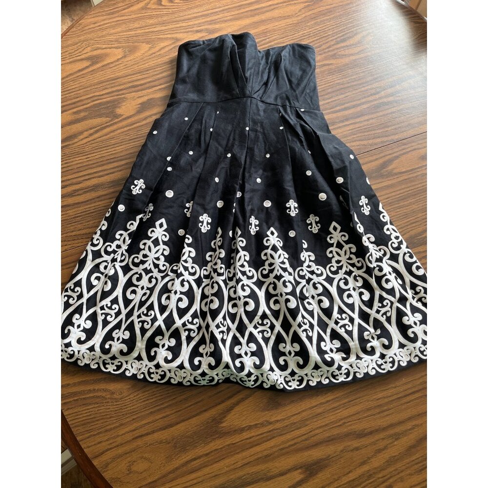 White House Black Market black white strapless dress size 0